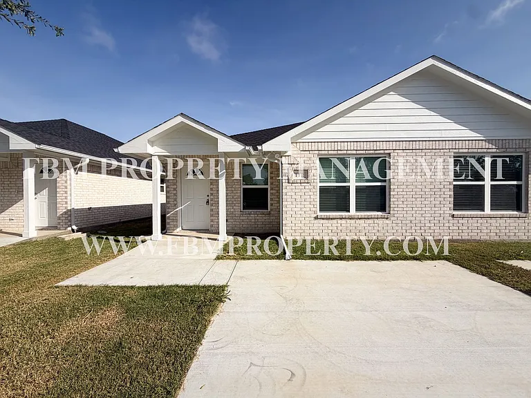 114 E Camden St - Brand New 2 Bedroom, 2 Bathroom Duplex Located in Rice, TX! — Photo 2