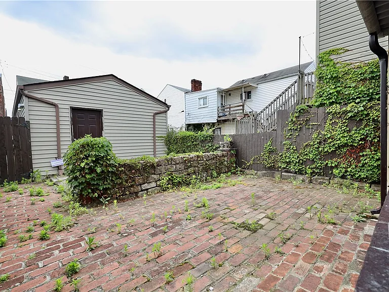 425 Pearl St — Photo 25