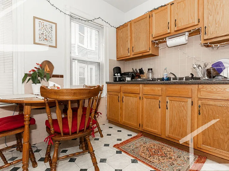 548 Washington St #1 — Photo 5
