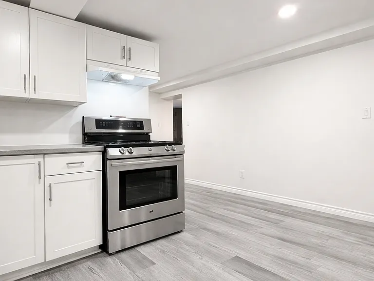 700 Indian Rd N #18 — Photo 4