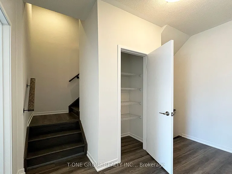 90 Honeycrisp Cres #Townhouse 362 — Photo 15