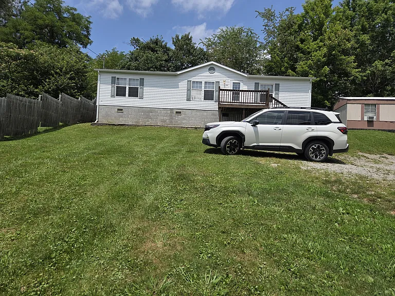 222 Blackburn St — Photo 8