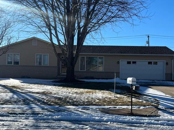 2103 Home St, Hastings, NE 68901
