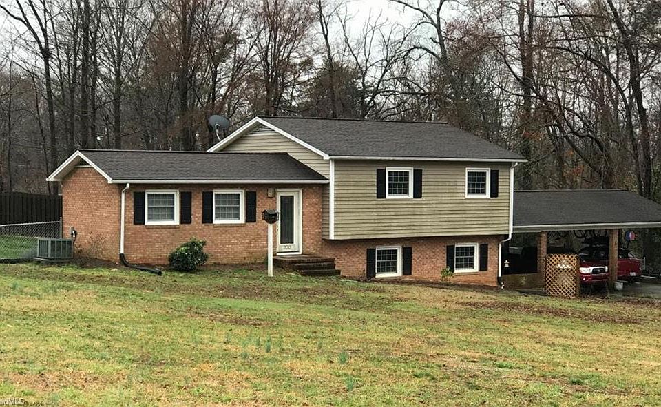 2nd image of 200 Oak Ln