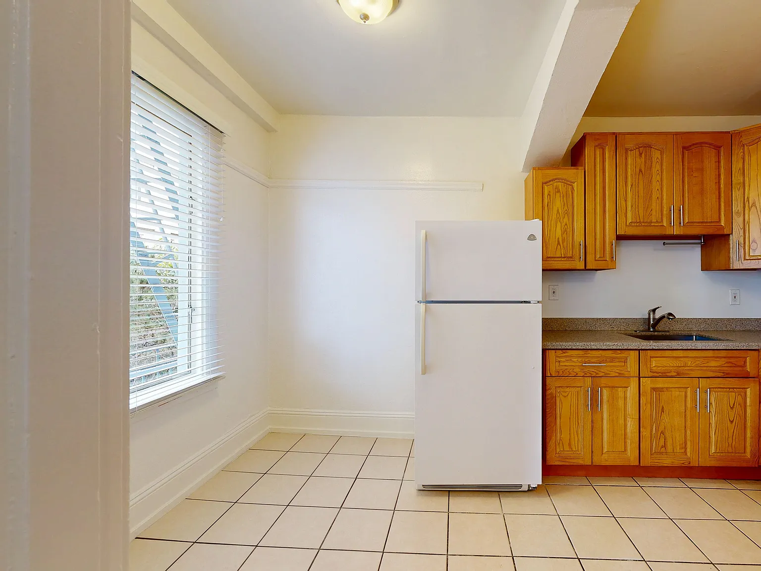 Updated & Quiet Tenderloin Studio with Gas Kitchen | Pet Friendly — Photo 4