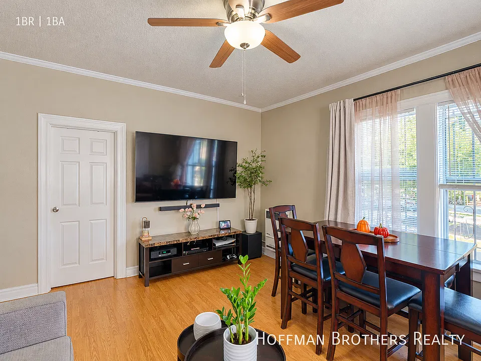 672 N Kenmore Ave #107