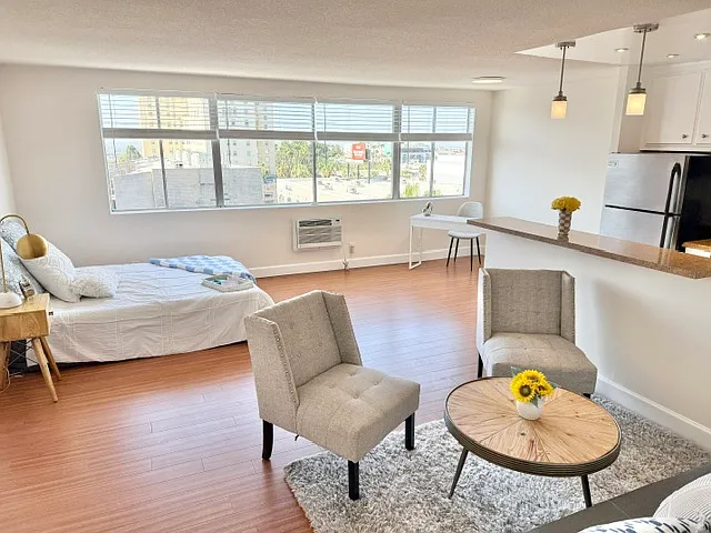Spacious and sunny unit 603!