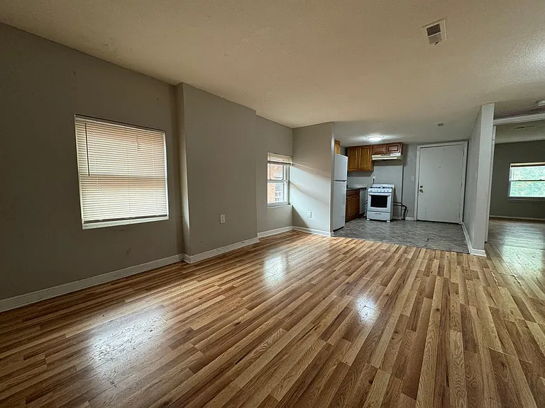 27 Williams St #3L — Photo 2