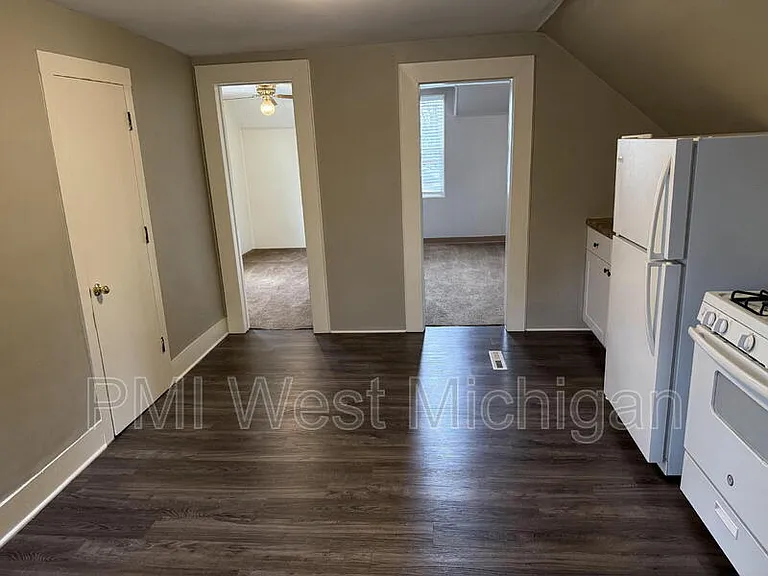 927 10th St NW #2 — Photo 5