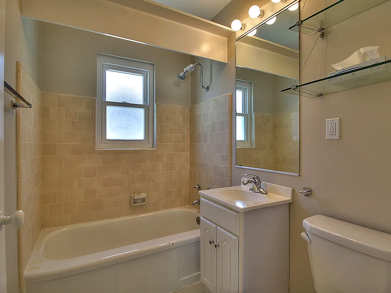 884 Park Dr — Photo 13