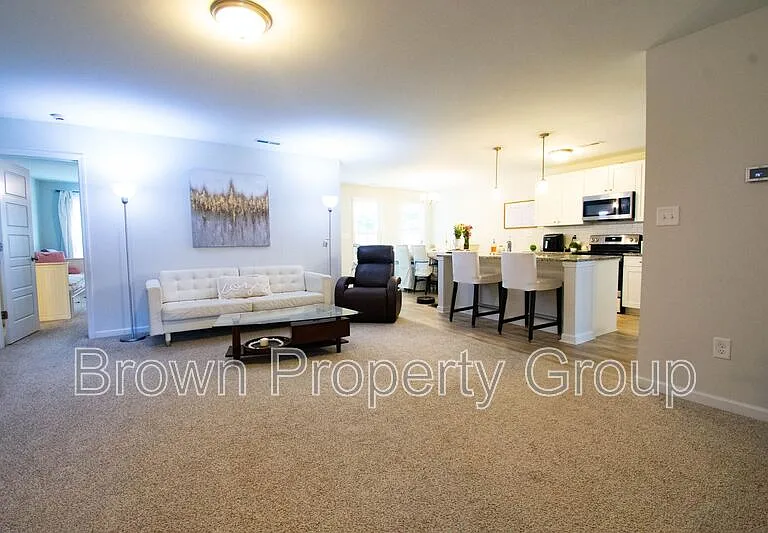1733 Ramsdale Rd — Photo 2