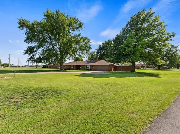 2121 Lyle Rd, Weatherford, OK 73096