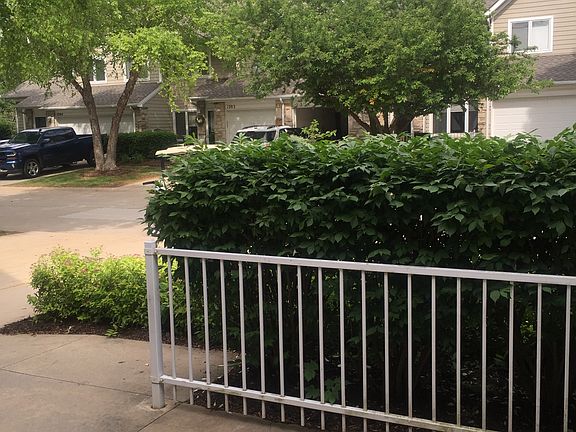 4th image of 811 Burr Oaks Dr Unit 1109