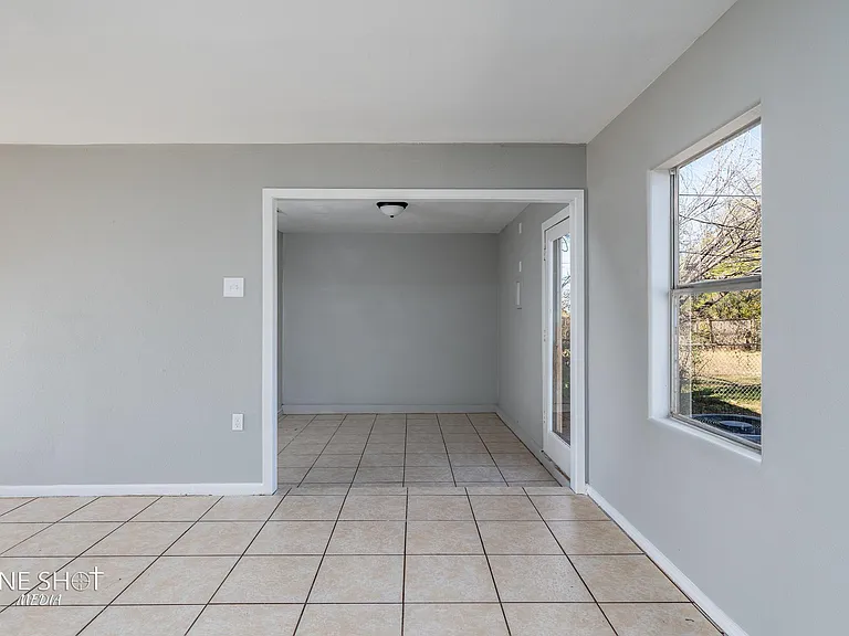 5226 Questa Dr — Photo 12