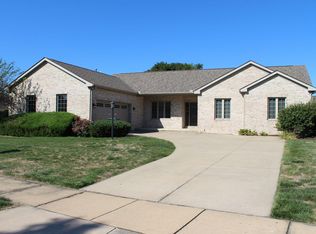 2415 Saint Andrews Rd, Urbana, IL 61802