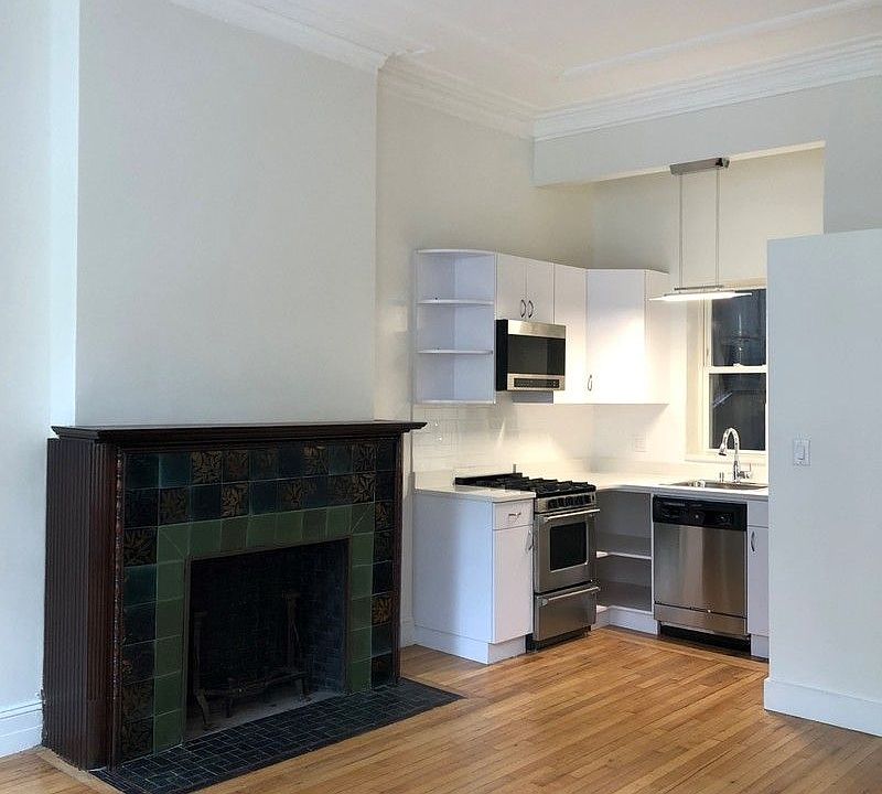 2nd image of 29 Monroe Pl #D