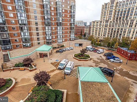 3rd image of 22 Courthouse Sq APT 417