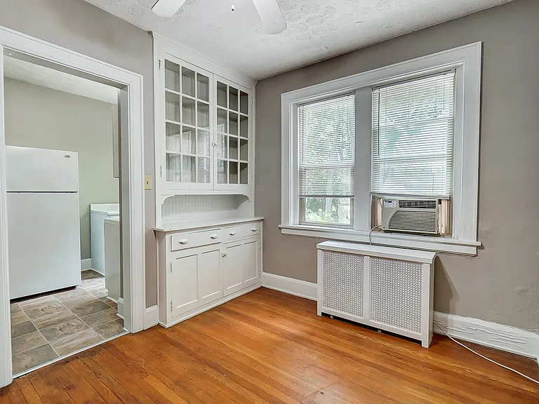 2560 Madison Rd #6 — Photo 6