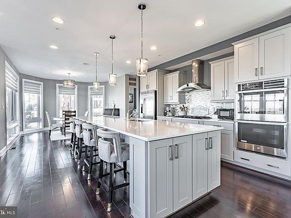 4th image of 500 Riversail Ln #438