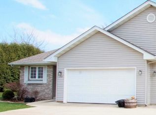262 Penny Ln, Lake Geneva, WI