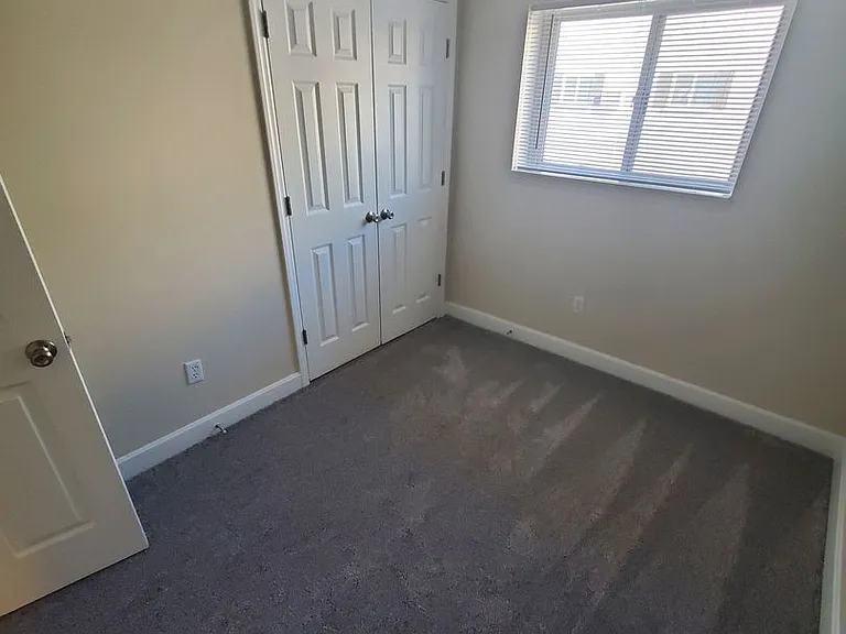 Saratoga Apartments - STA — Photo 13