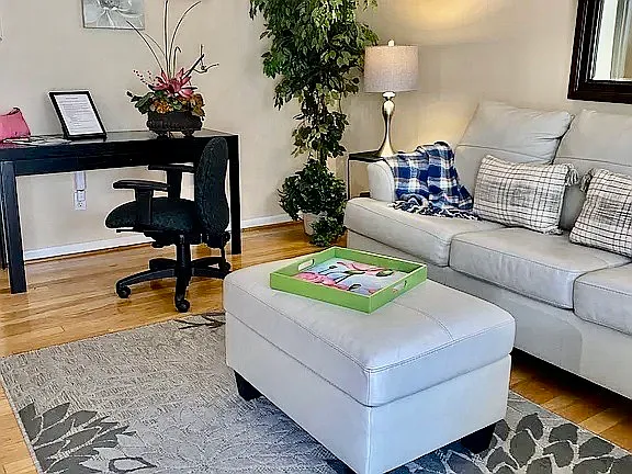 1 bed, 850 sqft, $1,700 — Photo 2