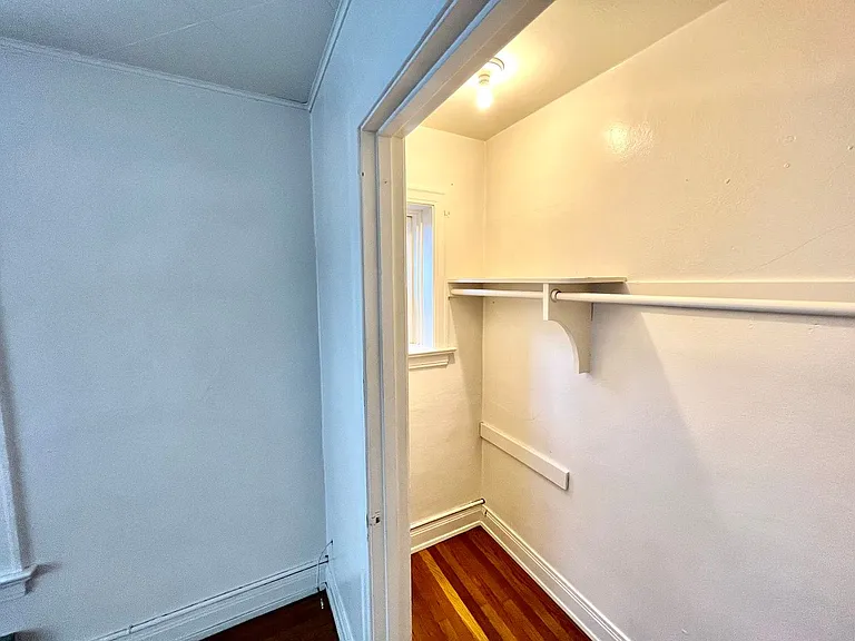 UW01 Levere-4105 Brooklyn Ave NE — Photo 24
