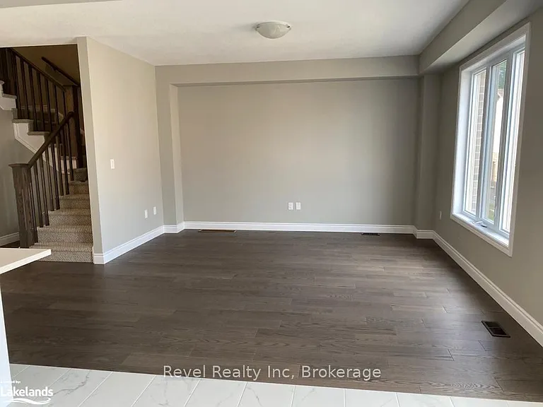 1050 Wright Dr — Photo 7