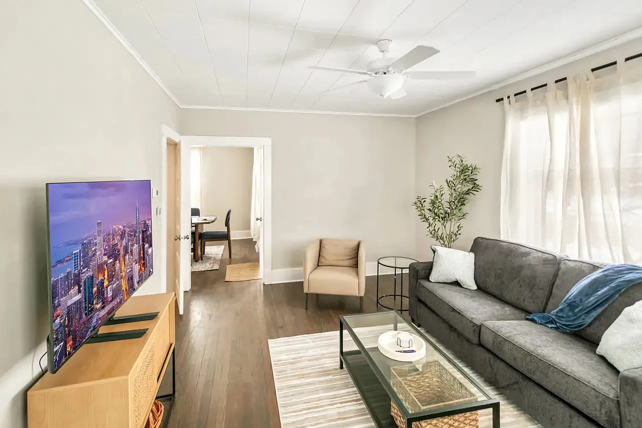 3 bed, 1.5 bath, 1354 sqft, $5,000 — Photo 1