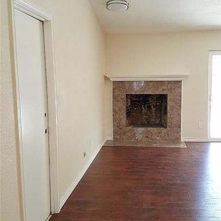5th image of 2101 Village Crest Dr