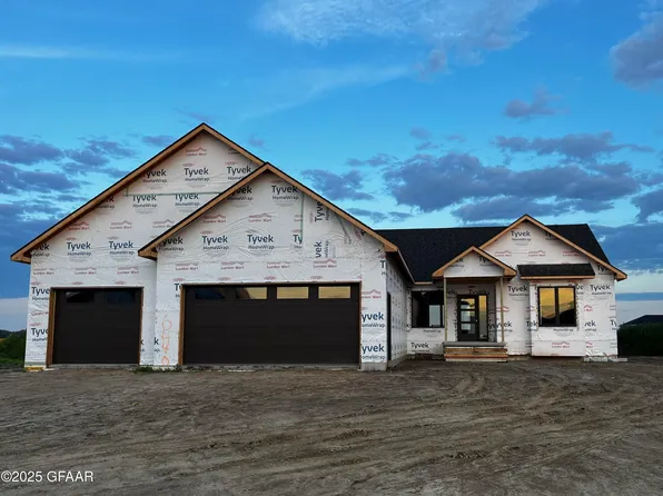 6440 Riggs Rd, Grand Forks, ND 58201