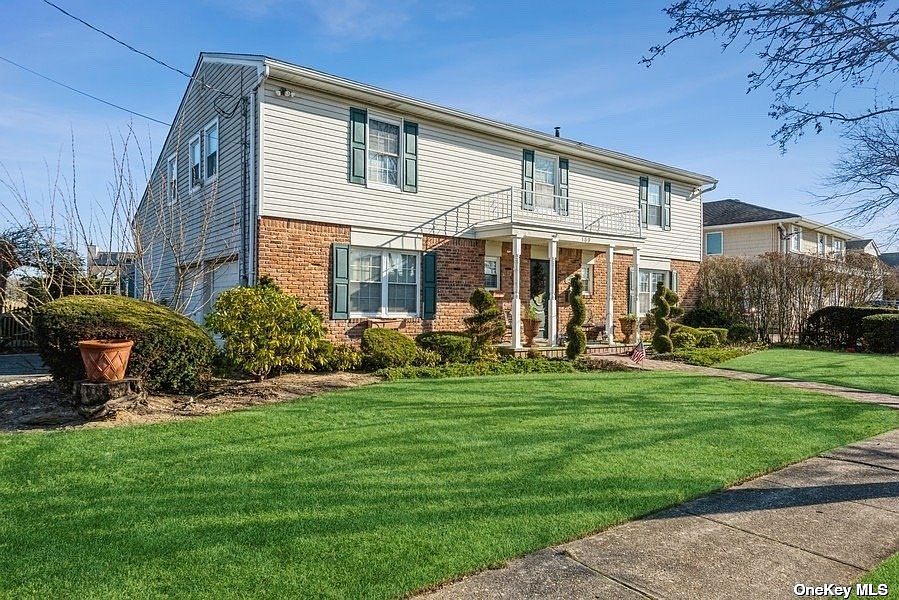 139 Whitewood Dr, Massapequa Park, NY 11762 MLS 3449453 Zillow