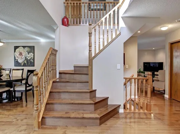 311 Douglasbank Grn SE, Calgary, AB T2Z 1V7