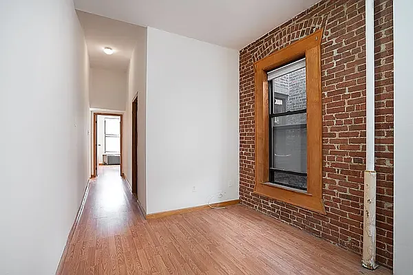 Rented by Waldstar Real Estate LLC | media 30