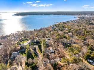 18 Hillover Rd E, Hampton Bays, NY 11946