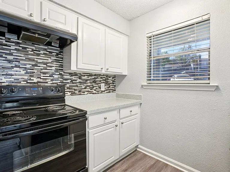 Don't Miss Out Biltmore Homes Leasing Fast — Photo 45