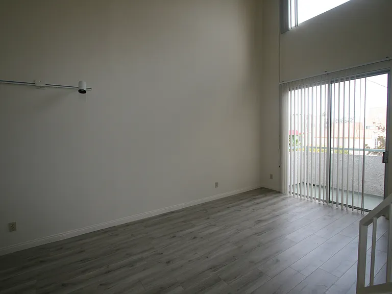 3637 Clarington Ave #202 — Photo 48