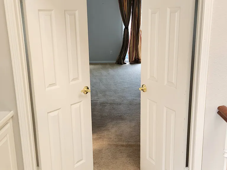 421 Burlington Ct #101 — Photo 14