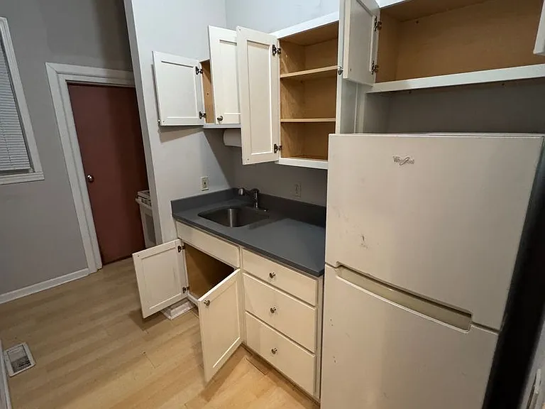 1718-34 E Lafayette Pl — Photo 17