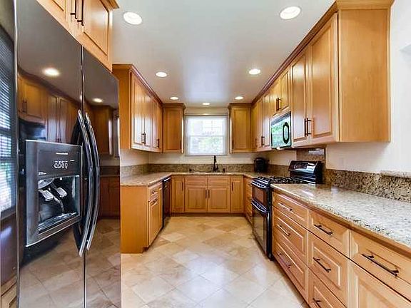 5th image of 8701 Blue Lake Dr