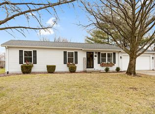 2116 Mallard Dr, Mahomet, IL 61853