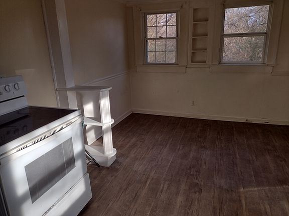 Kitchen and dinette area