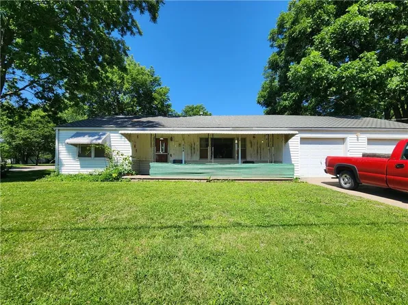 608 S Olive St, Louisburg, KS 66053