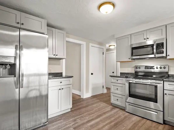 100 Thompson Rd, Webster, MA 01570