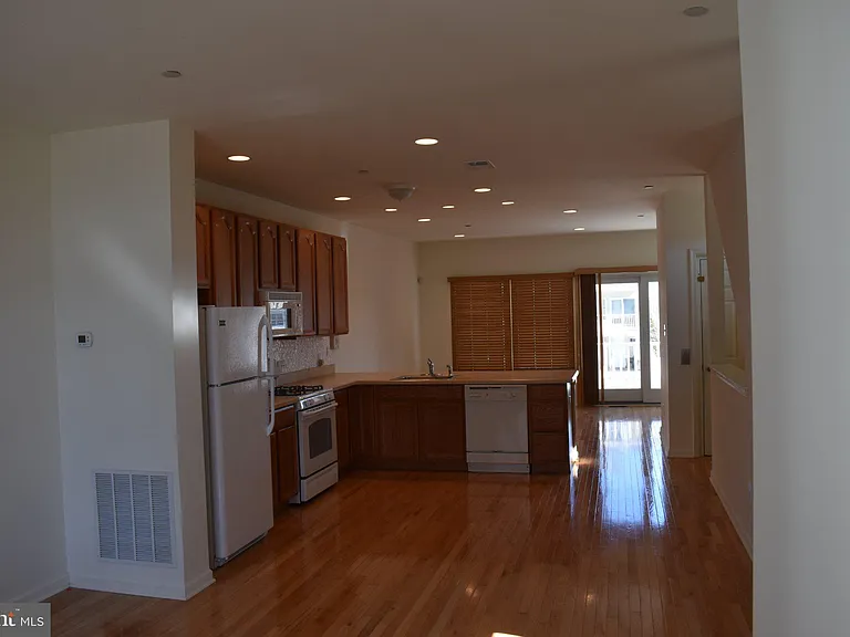 72 Chelsea Ct — Photo 4