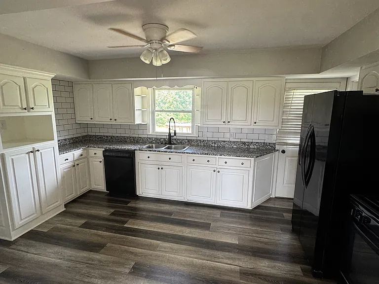 2040 Greensburg Rd — Photo 11