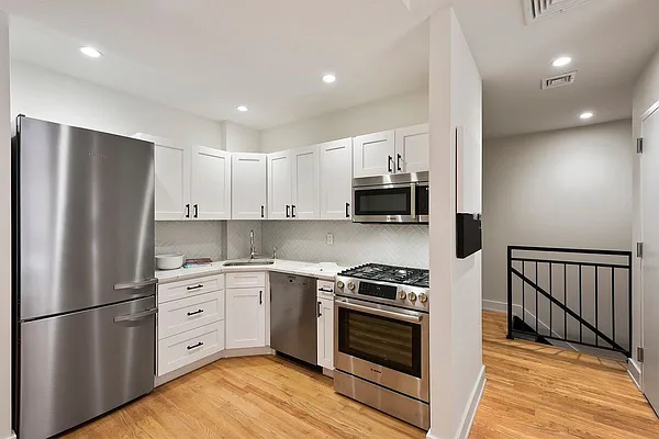 Sold by Bold New York | media 19