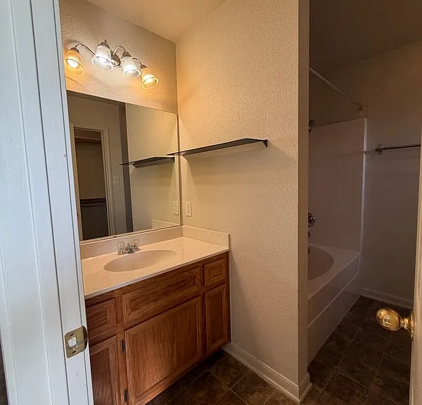715 Lakeview Dr — Photo 16