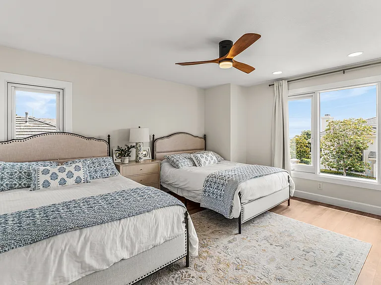1807 Amalfi Dr — Photo 17