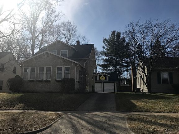 3rd image of 217 Montrose Ave